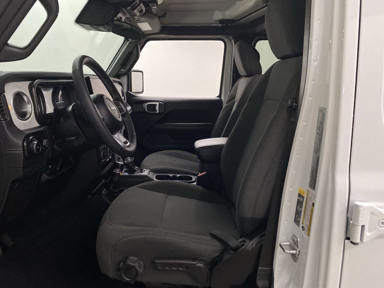 Used 2025 Jeep Wrangler Sahara AWD/4WD image 13