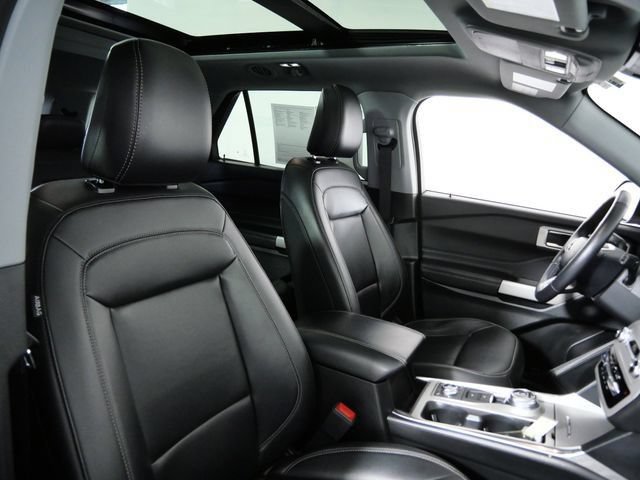 Certified 2024 Ford Explorer XLT w/ Equipment Group 202A AWD/4WD image 8