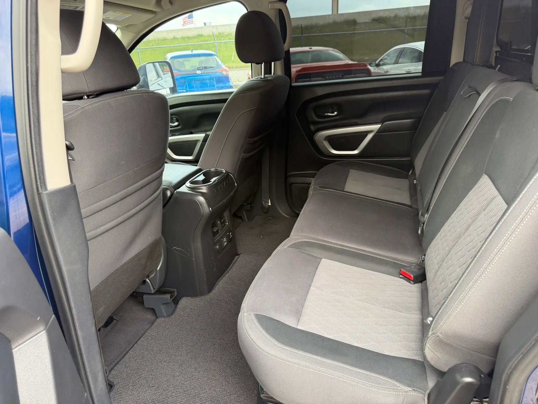 Used 2021 Nissan Titan SV w/ SV Convenience Package image 8