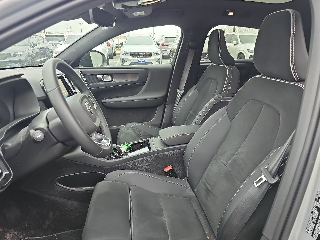 Certified 2023 Volvo C40 P8 Recharge Plus AWD/4WD image 3