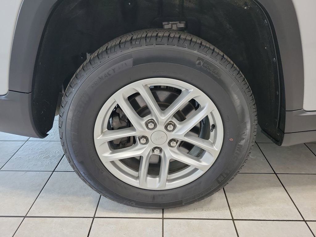 Used 2024 Jeep Grand Cherokee L Laredo AWD/4WD image 48