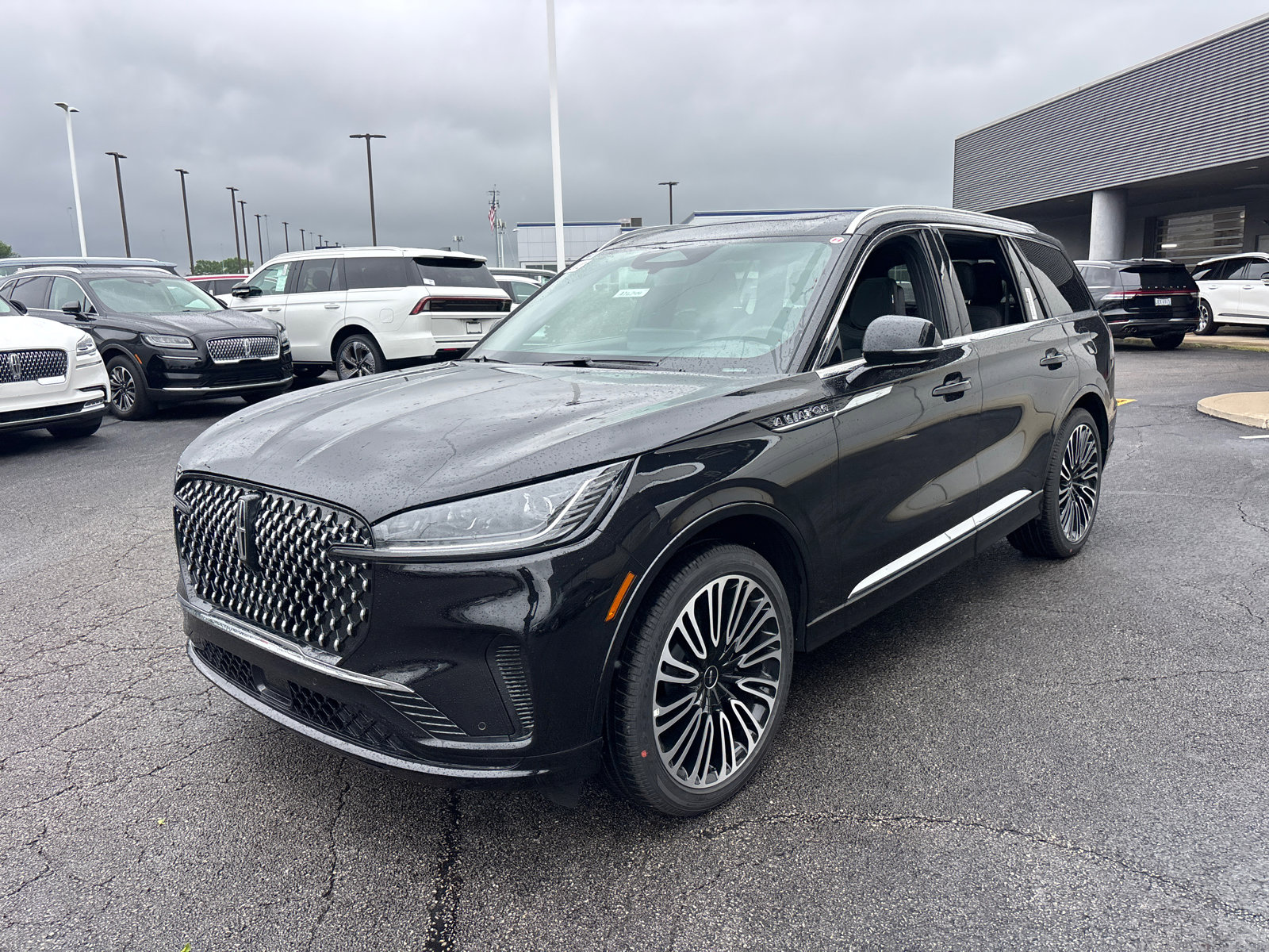 New 2026 Lincoln Aviator Black Label w/ Dynamic Handling Package AWD/4WD image 3