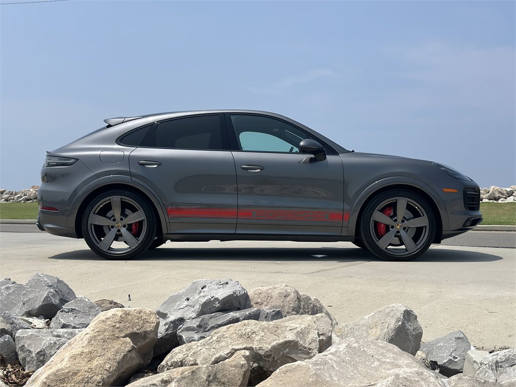 Used 2022 Porsche Cayenne GTS image 9