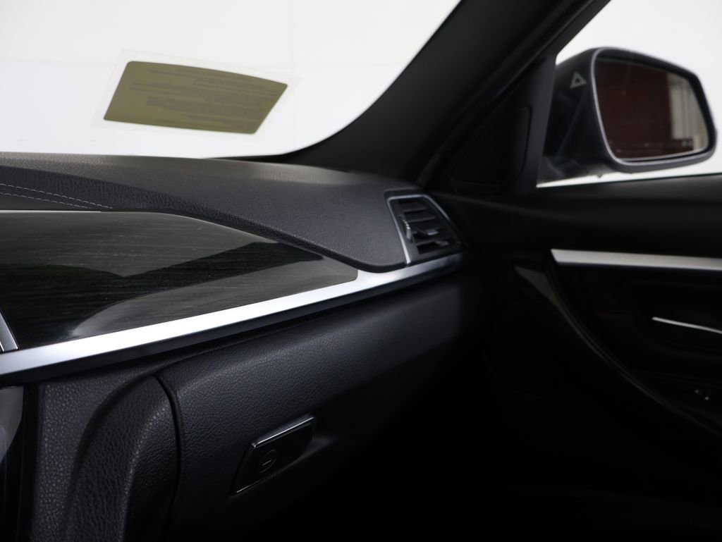 Used 2018 BMW 330i xDrive Sedan w/ Convenience Package image 8