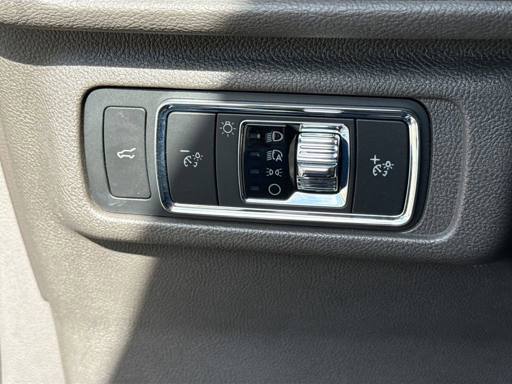 Used 2022 Lincoln Corsair Reserve w/ Equipment Group 201A image 37