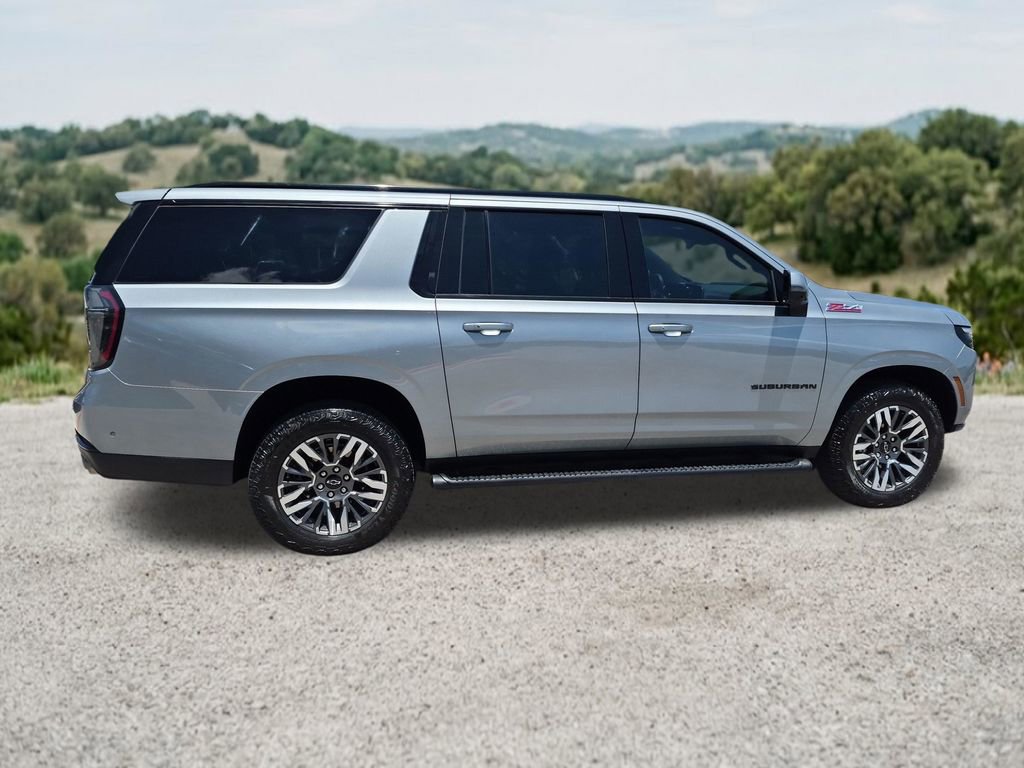 Used 2025 Chevrolet Suburban Z71 w/ Comfort Package AWD/4WD image 11