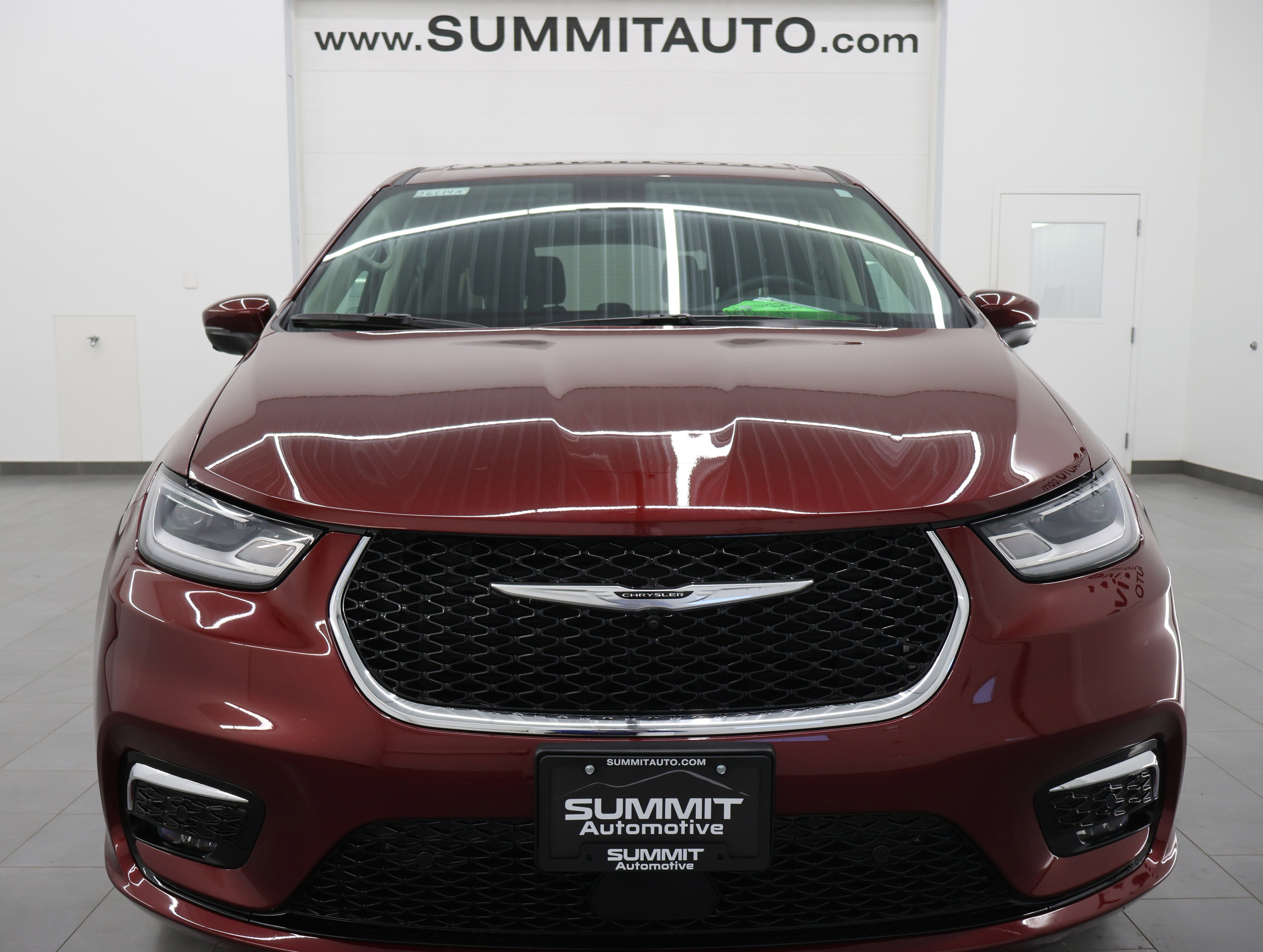 Used 2023 Chrysler Pacifica Touring-L AWD/4WD image 25