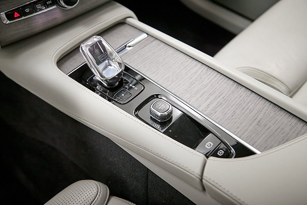 Certified 2023 Volvo XC90 T8 Ultimate image 18