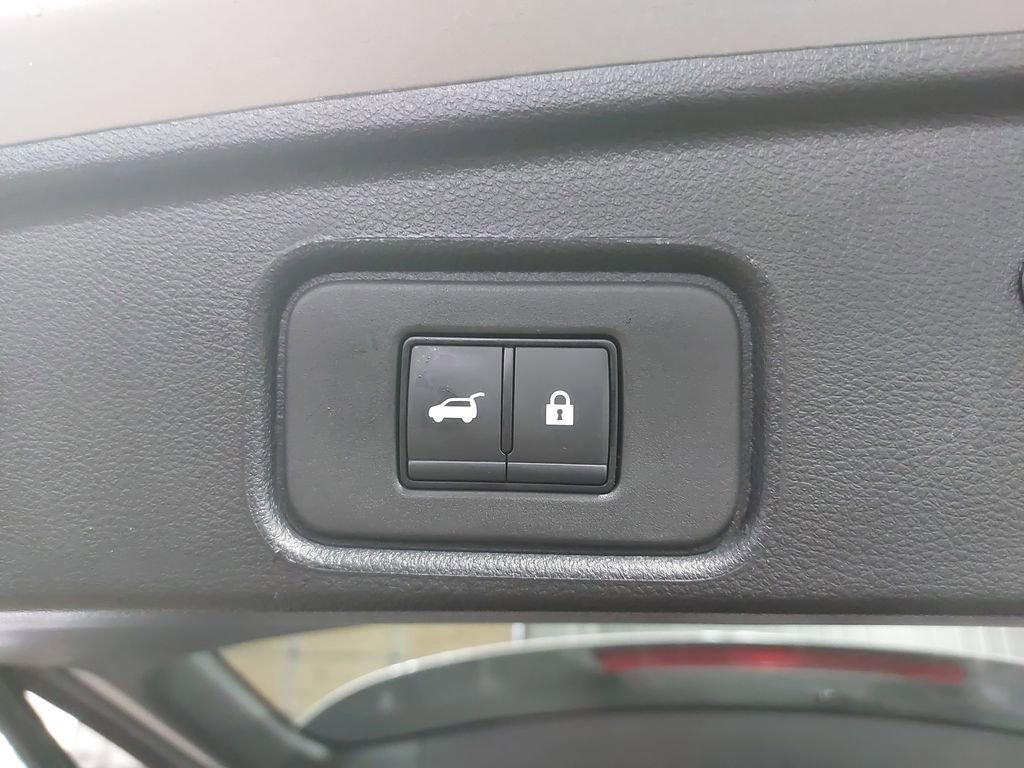 Used 2025 Nissan Pathfinder SV image 15