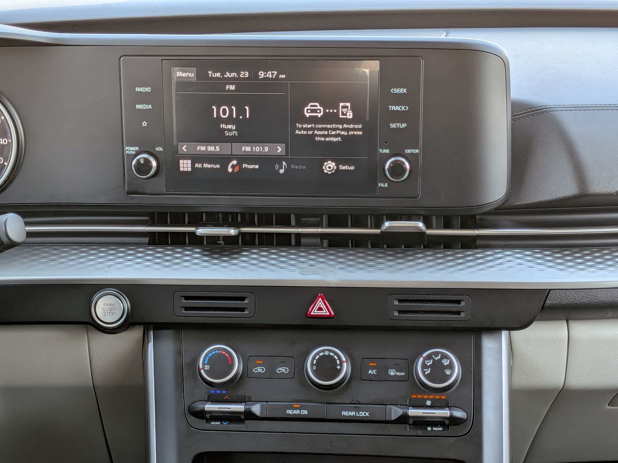 Used 2022 Kia Carnival LX FWD image 23