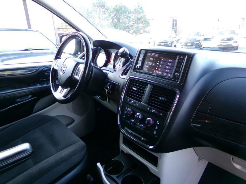 Used 2019 Dodge Grand Caravan SE w/ UConnect Hands-Free Group FWD image 24