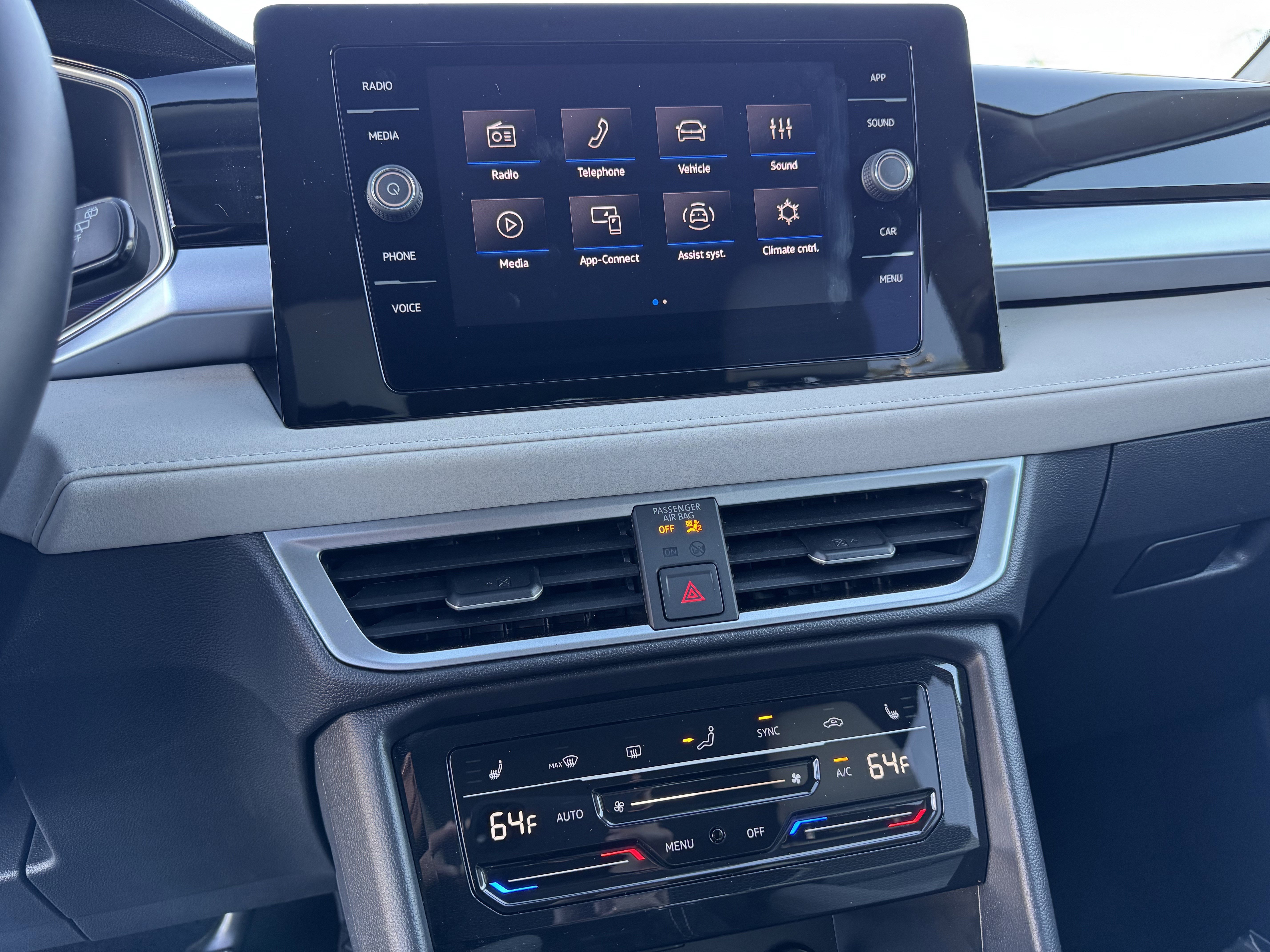 Certified 2025 Volkswagen Taos SE image 24