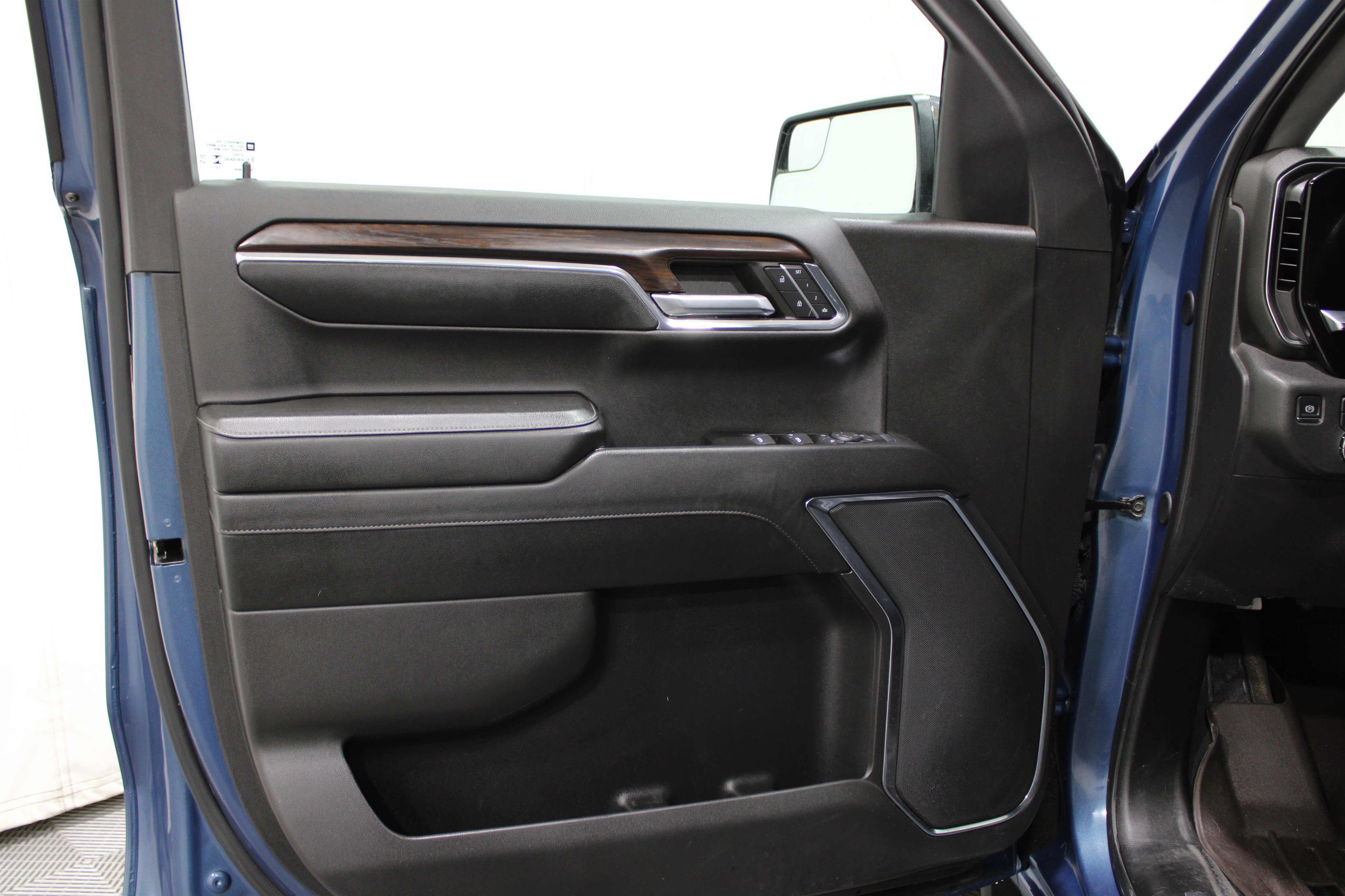 Used 2024 GMC Sierra 1500 SLT image 6