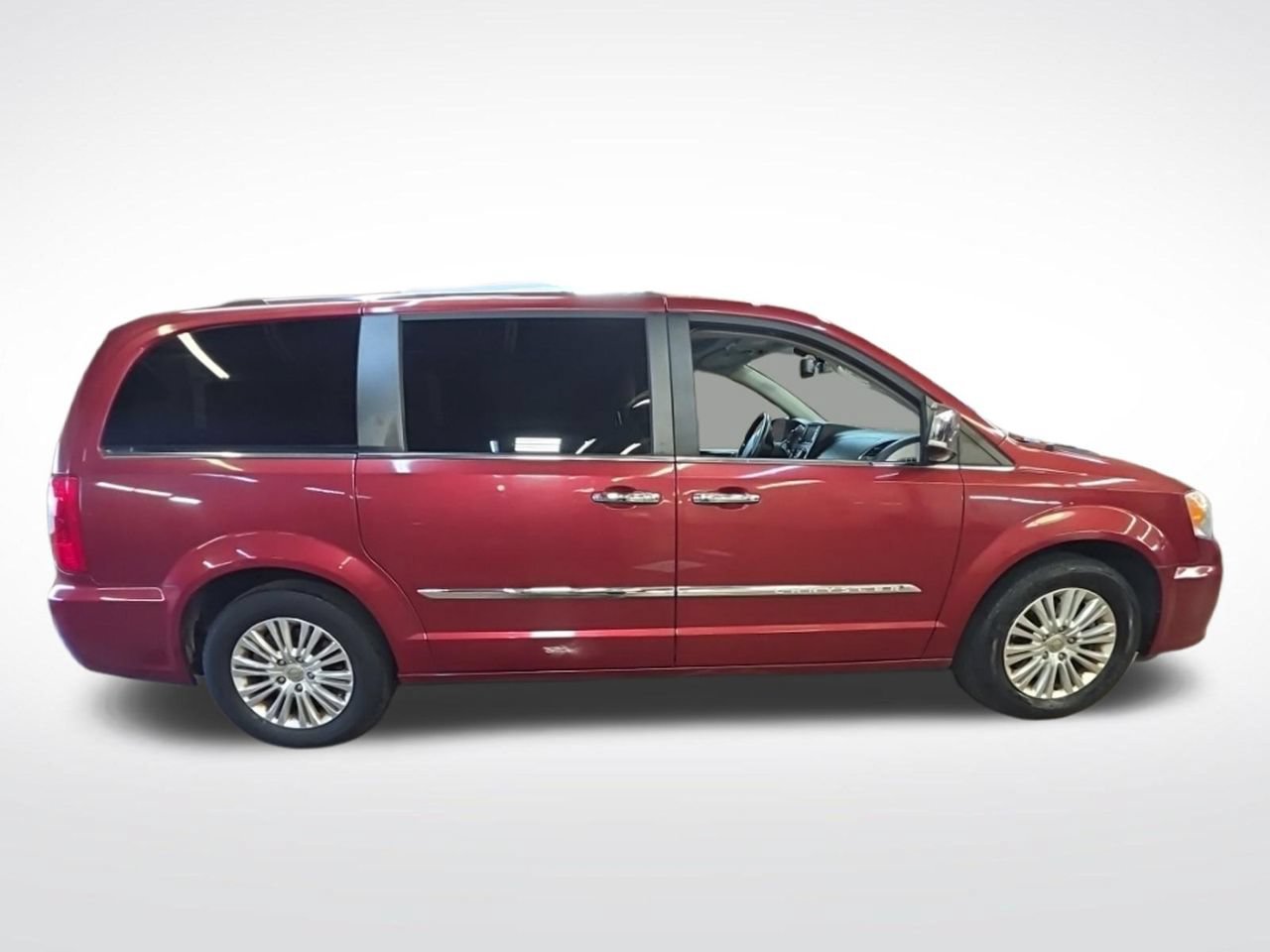 Used 2015 Chrysler Town & Country Limited Platinum FWD image 6