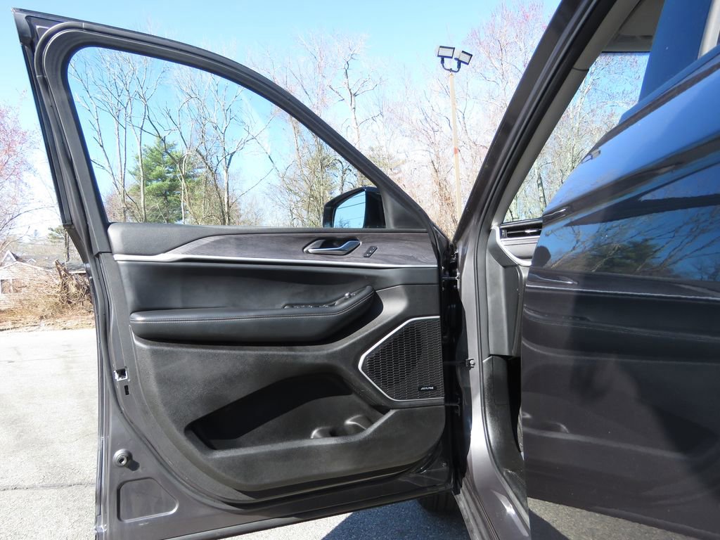 Used 2022 Jeep Grand Cherokee L Limited AWD/4WD image 9