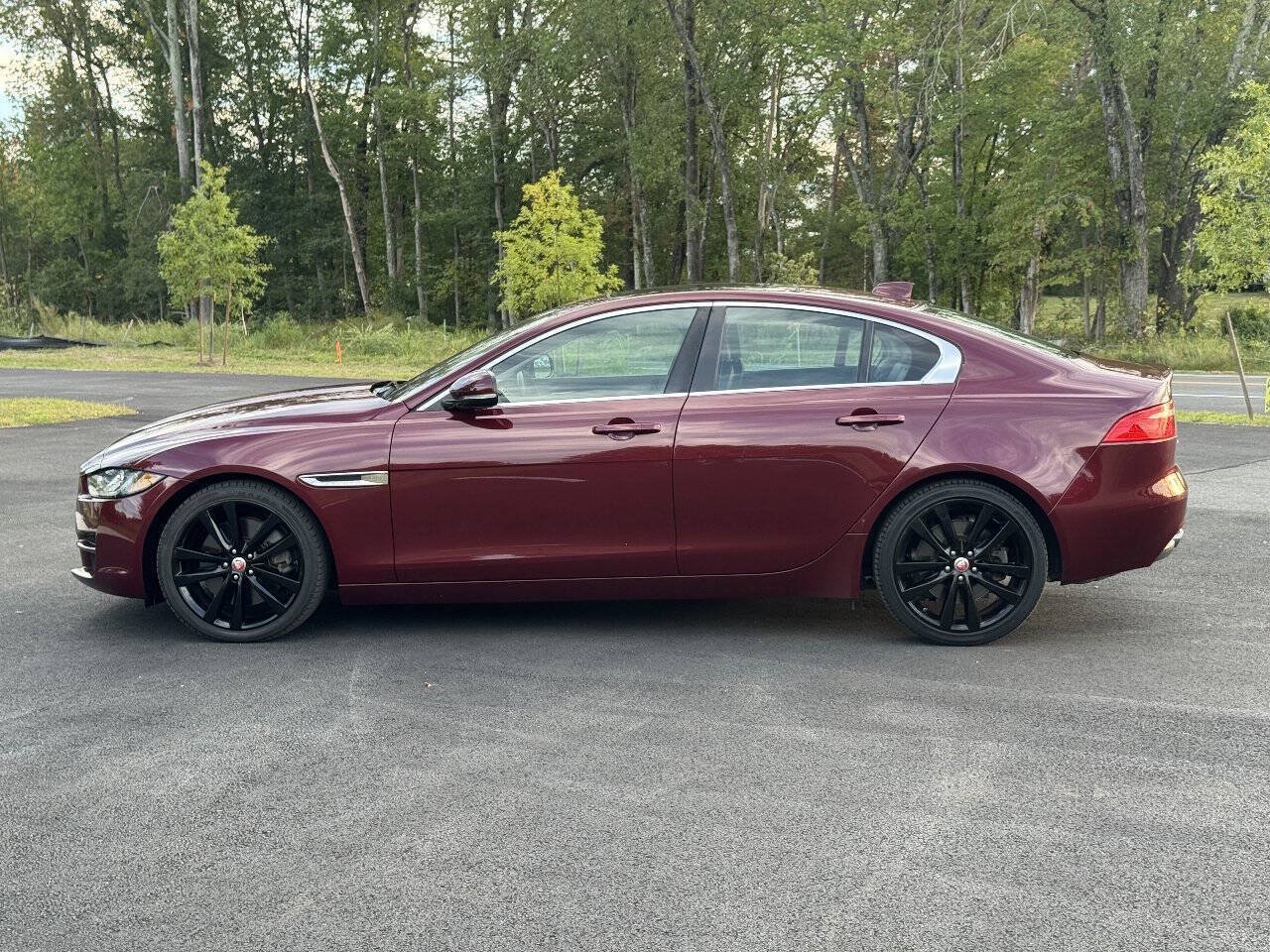 Used 2017 Jaguar XE Prestige RWD image 8