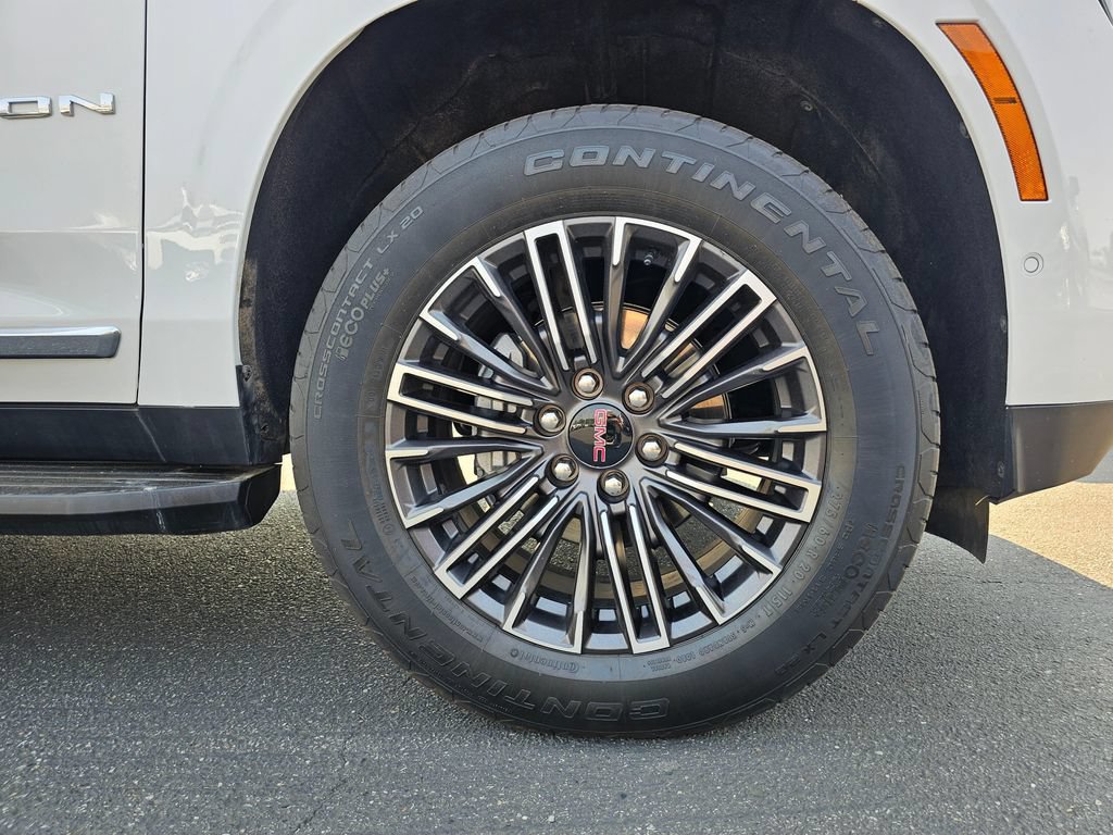 Used 2025 GMC Yukon XL Elevation AWD/4WD image 9