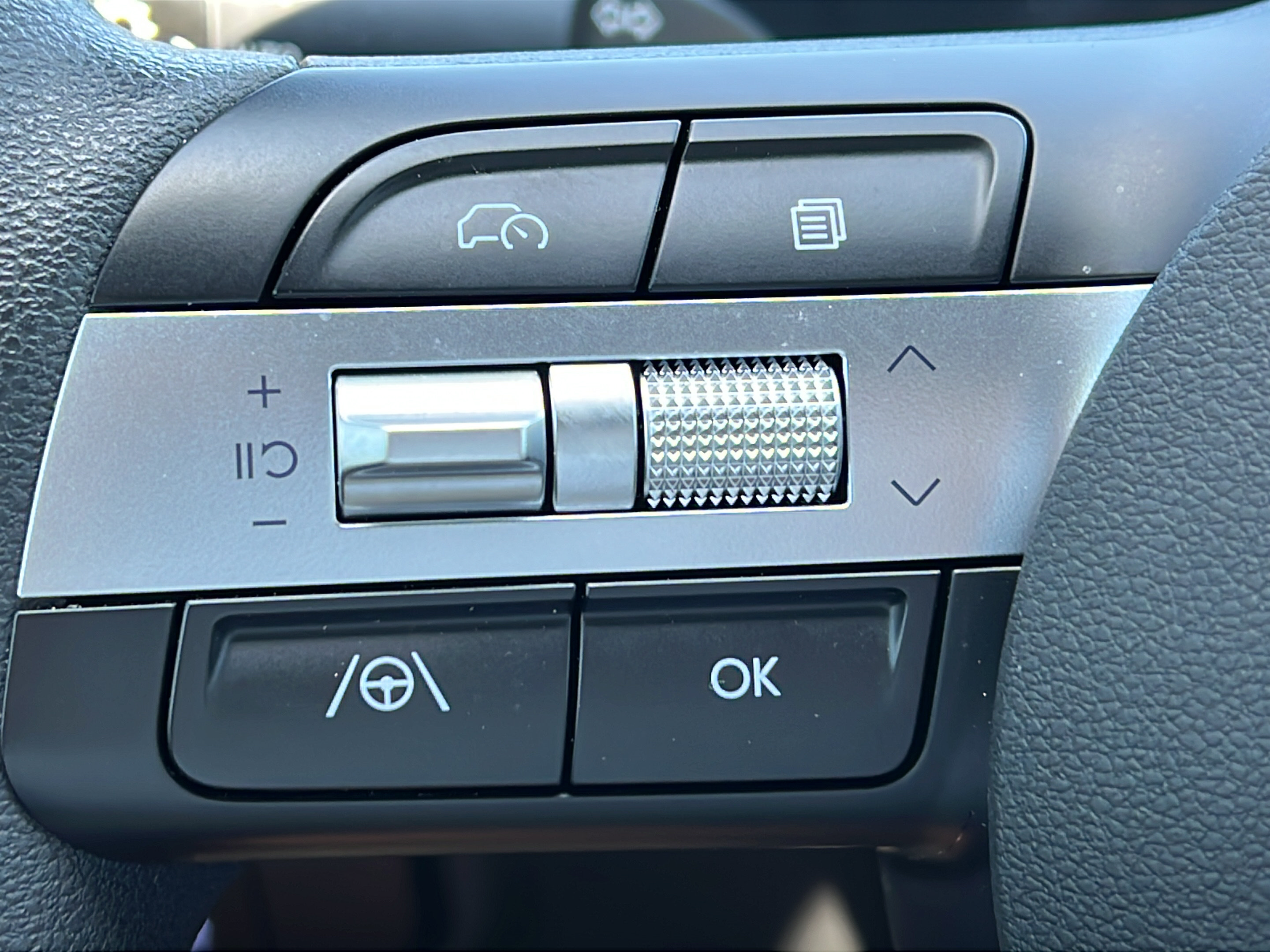 Certified 2025 Hyundai Santa Cruz SEL FWD image 19