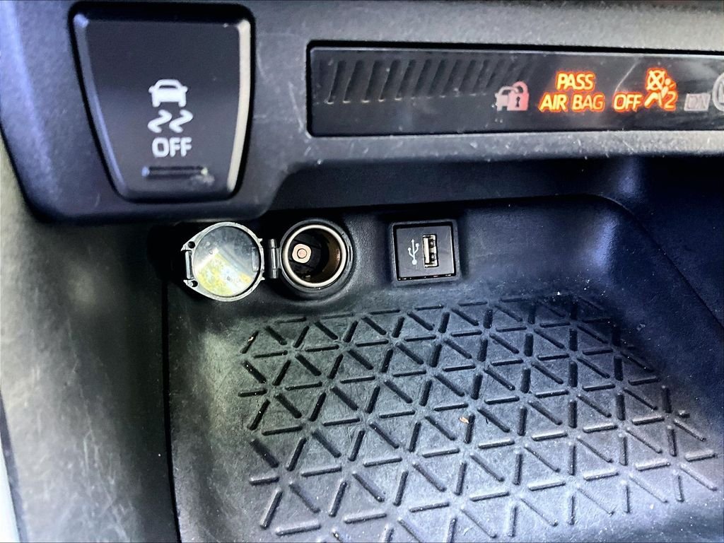 Used 2024 Toyota RAV4 LE AWD/4WD image 26