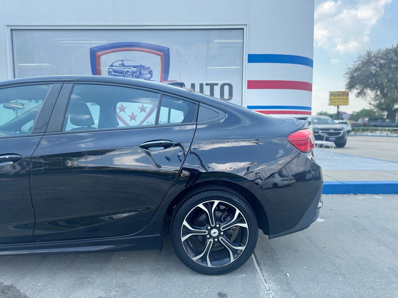 Used 2019 Chevrolet Cruze LT w/ Convenience Package image 23