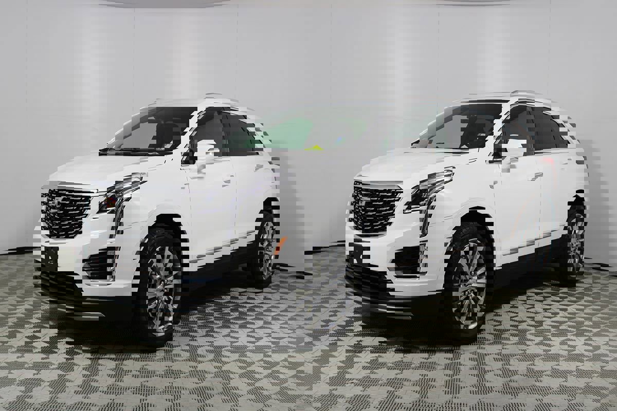 Used 2024 Cadillac XT5 Premium Luxury image 3