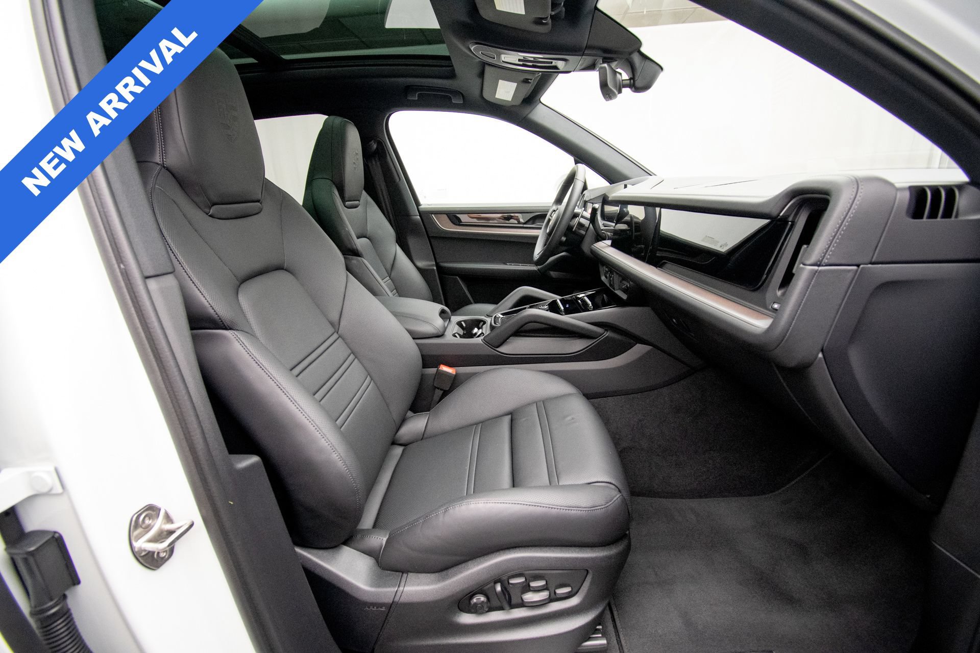 Used 2025 Porsche Cayenne S AWD/4WD image 14