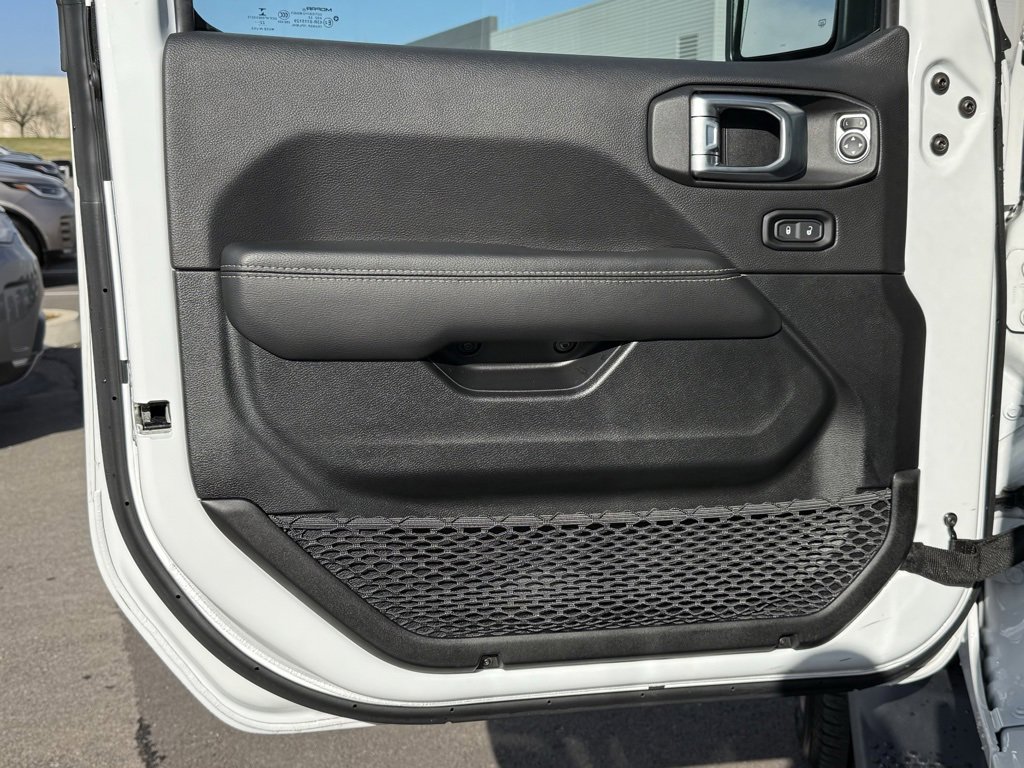 Used 2023 Jeep Wrangler Unlimited Sahara image 16