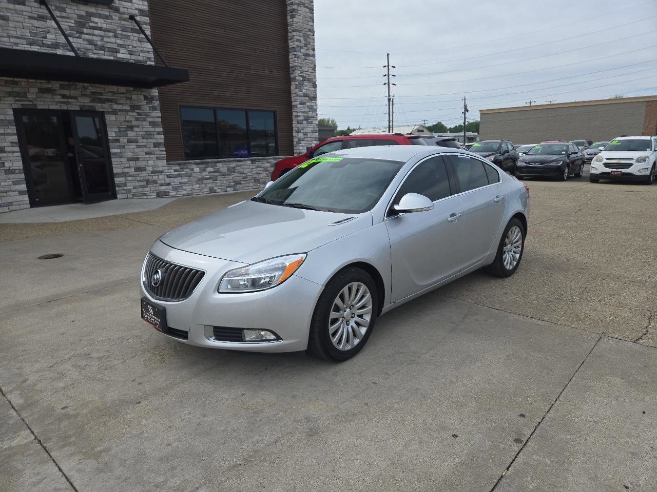 Used 2012 Buick Regal Leather FWD image 2