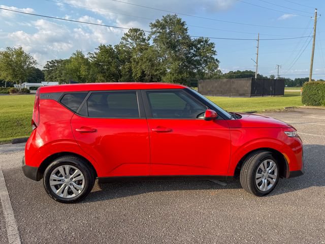 Used 2022 Kia Soul LX FWD image 3