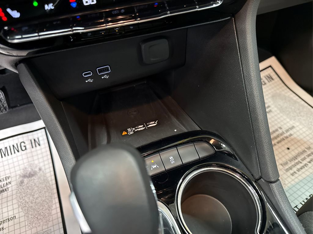 Used 2025 Buick Encore GX Avenir w/ Avenir Technology Package image 41