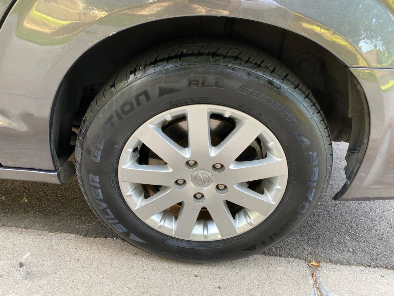 Used 2016 Chrysler Town & Country Touring FWD image 23