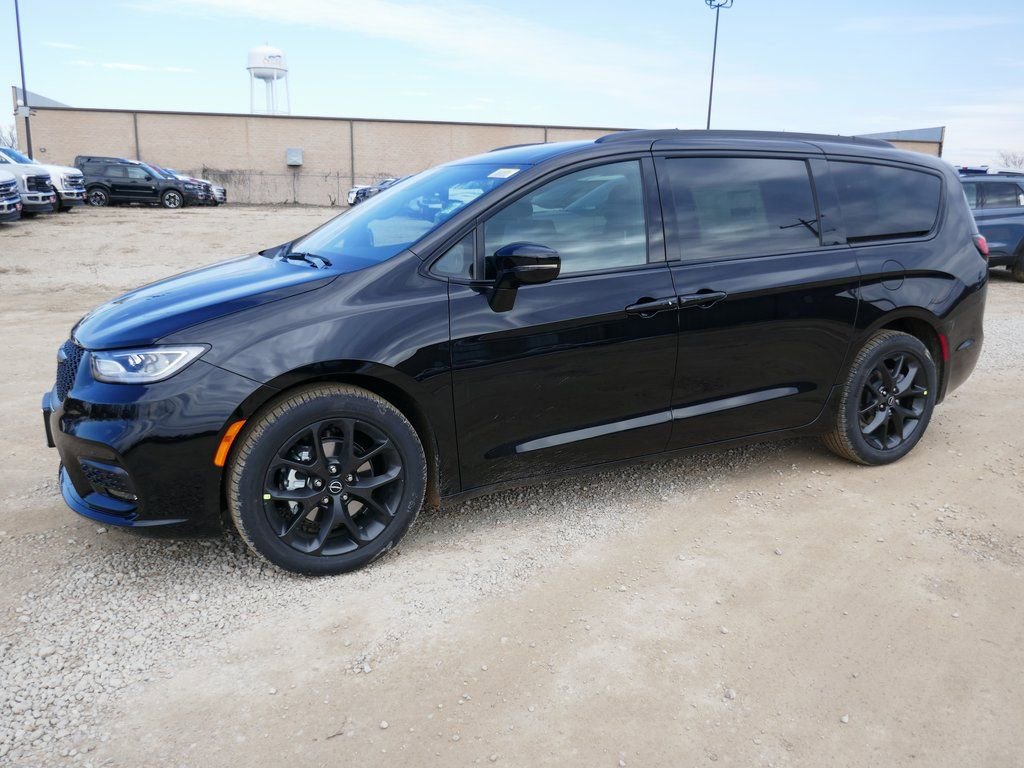 New 2026 Chrysler Pacifica Select w/ S Appearance Package image 7