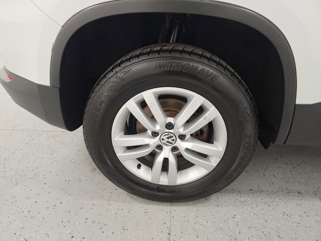 Used 2017 Volkswagen Tiguan S image 7