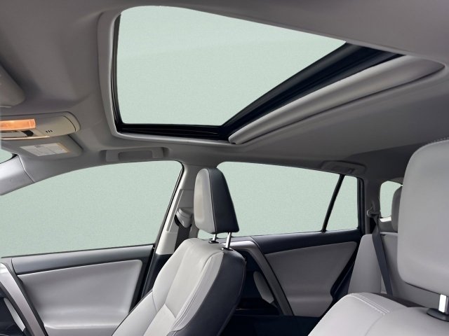 Used 2018 Toyota RAV4 Limited w/ Advanced Technology Package image 16