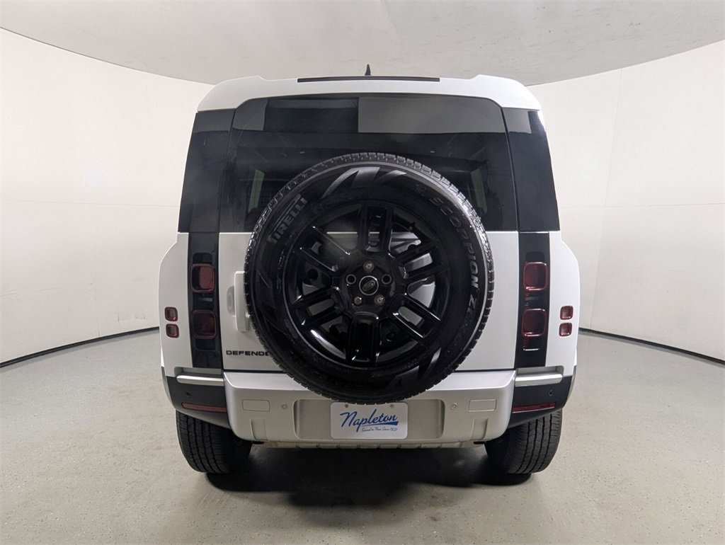Used 2025 Land Rover Defender 110 S image 6
