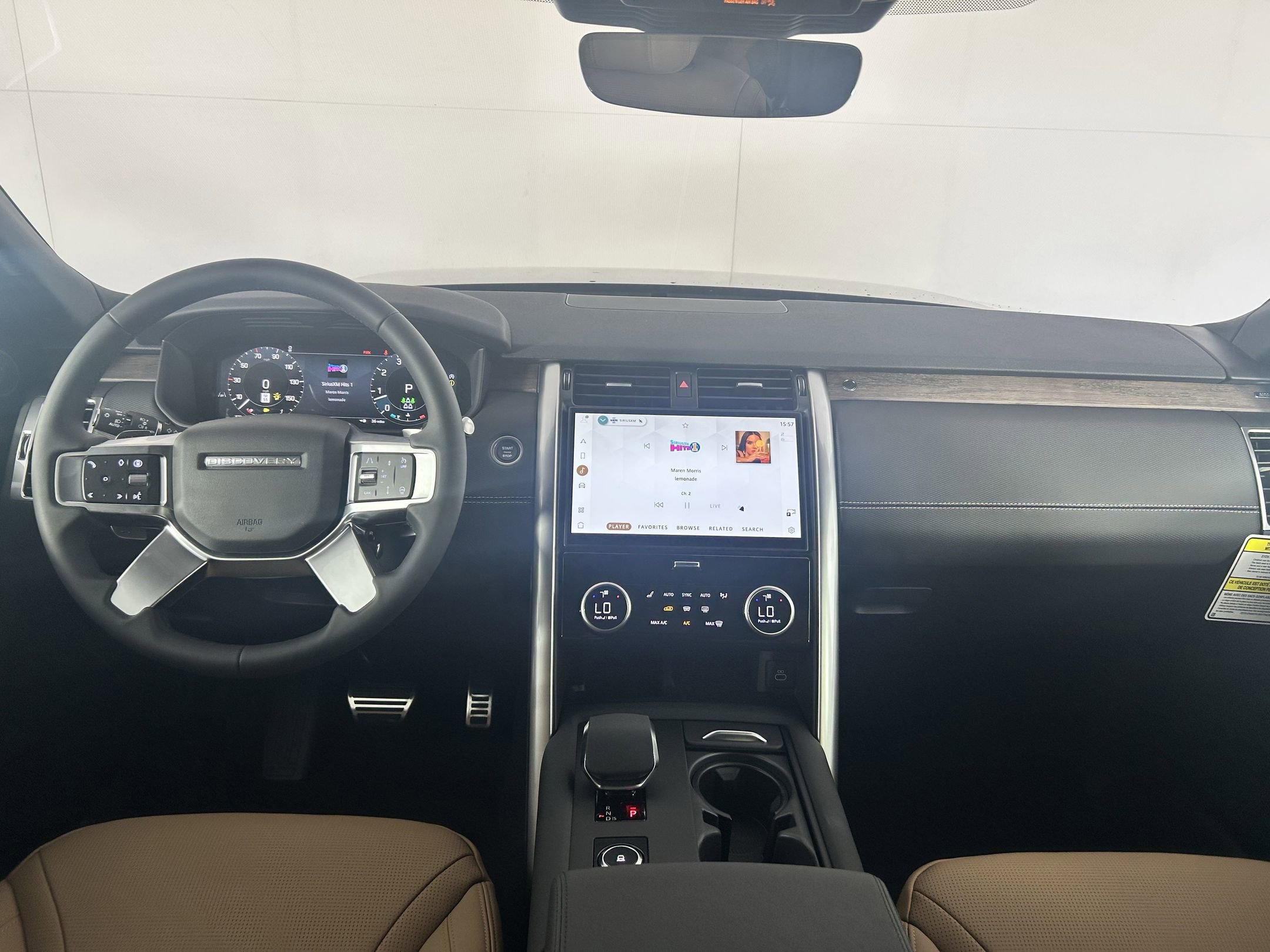 New 2025 Land Rover Discovery Dynamic SE image 13