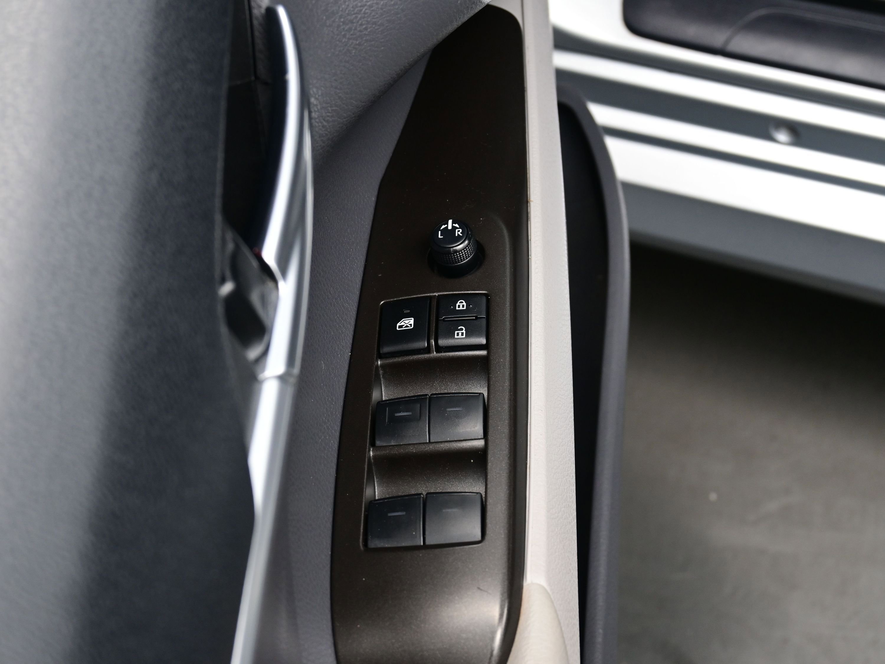 Used 2023 Toyota Camry LE FWD image 11