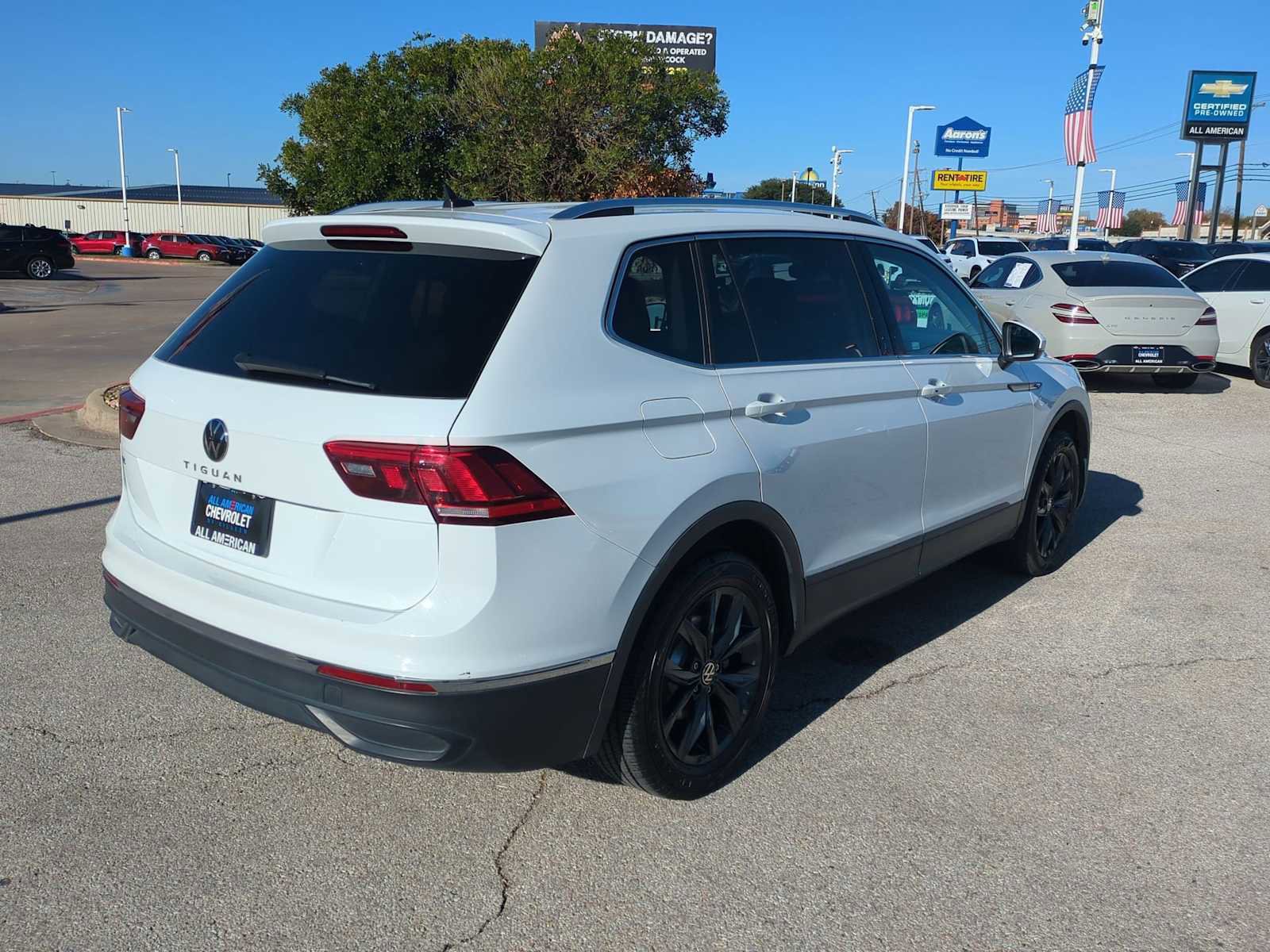 Used 2024 Volkswagen Tiguan SE image 8