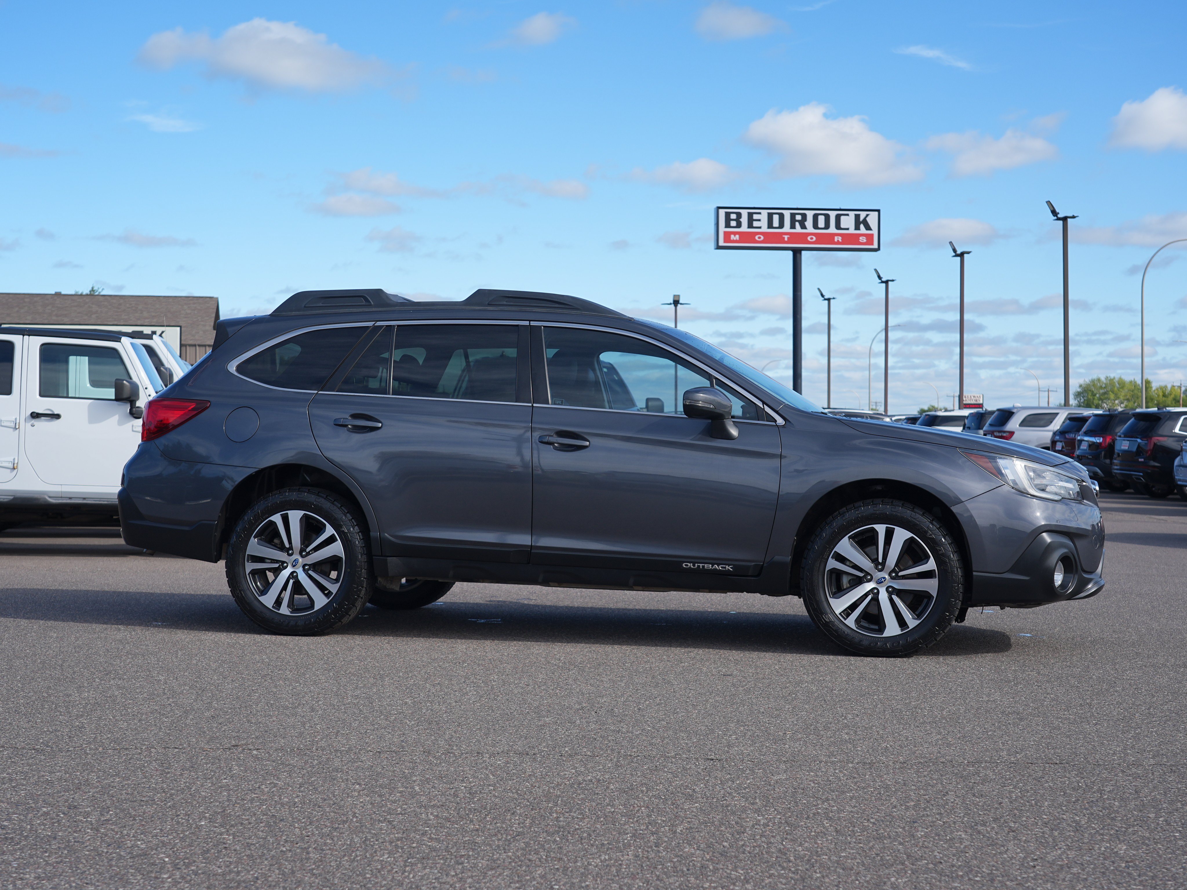 Used 2018 Subaru Outback 3.6R Limited AWD/4WD image 2