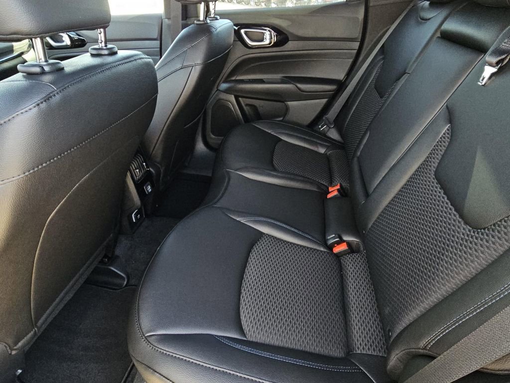 New 2026 Jeep Compass Latitude image 21