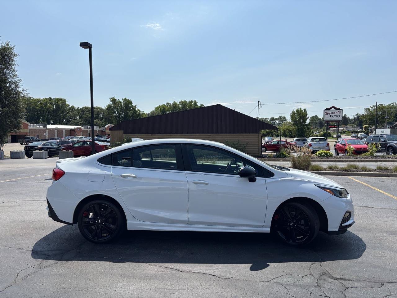 Used 2017 Chevrolet Cruze LT w/ Redline Edition FWD image 10