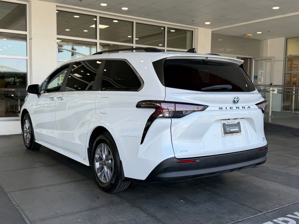 Certified 2023 Toyota Sienna XLE AWD/4WD image 9