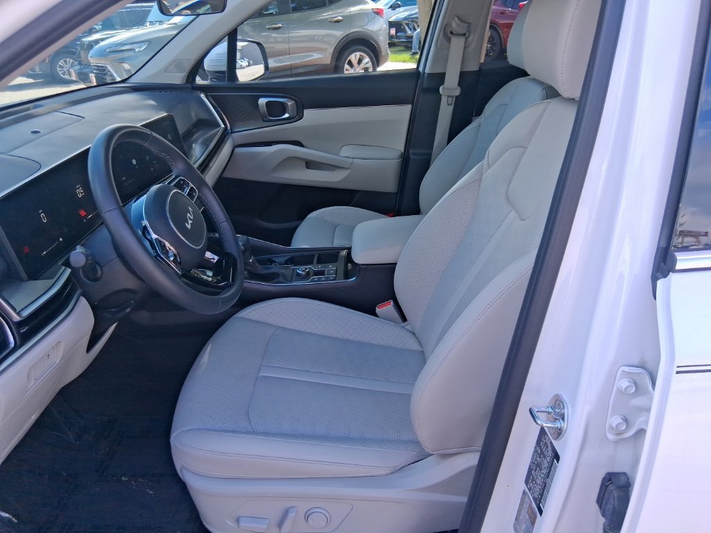 Used 2024 Kia Sorento S w/ Panoramic Sunroof Package FWD image 11