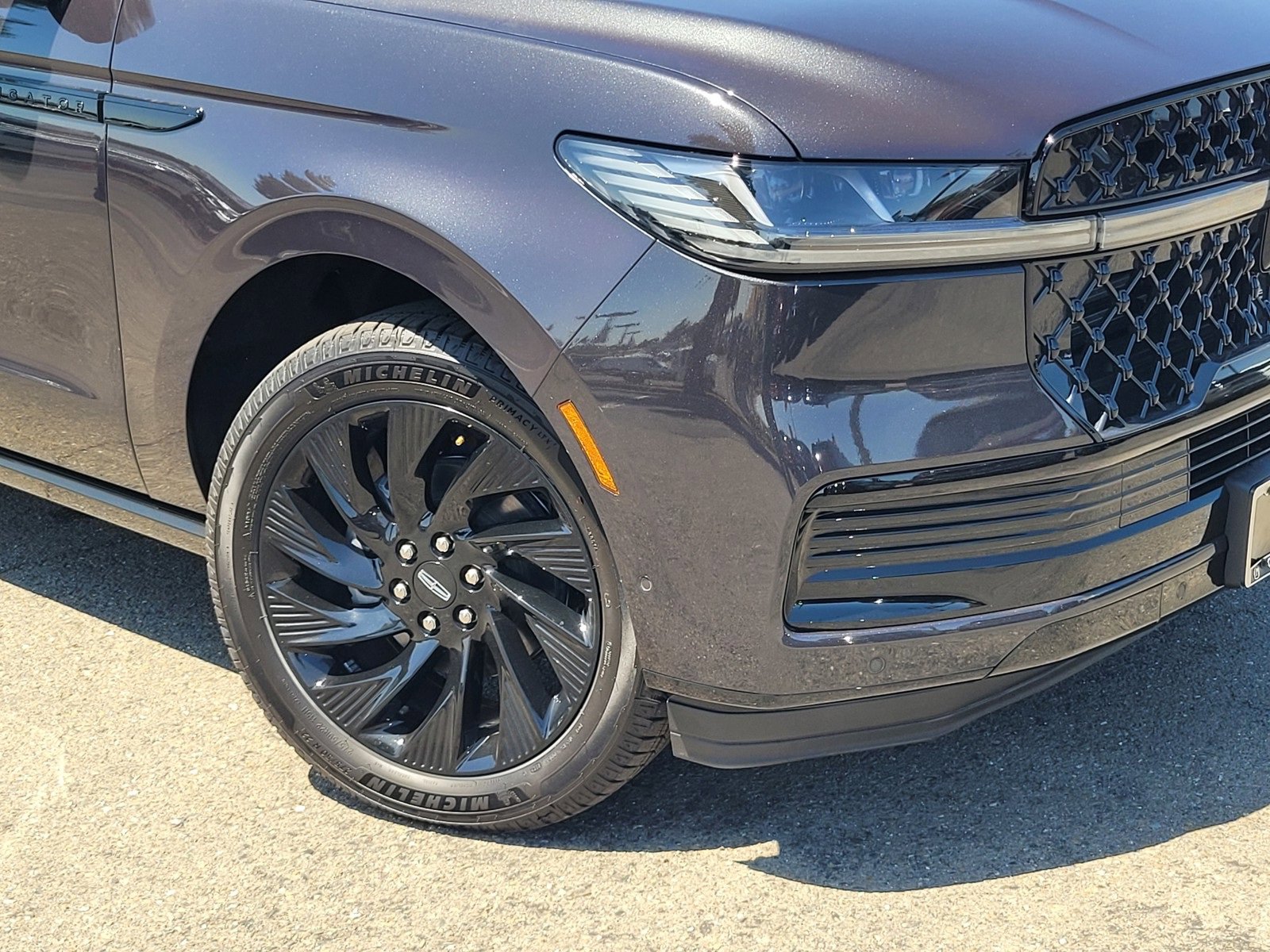 New 2025 Lincoln Navigator Reserve w/ Jet Appearance Package image 6