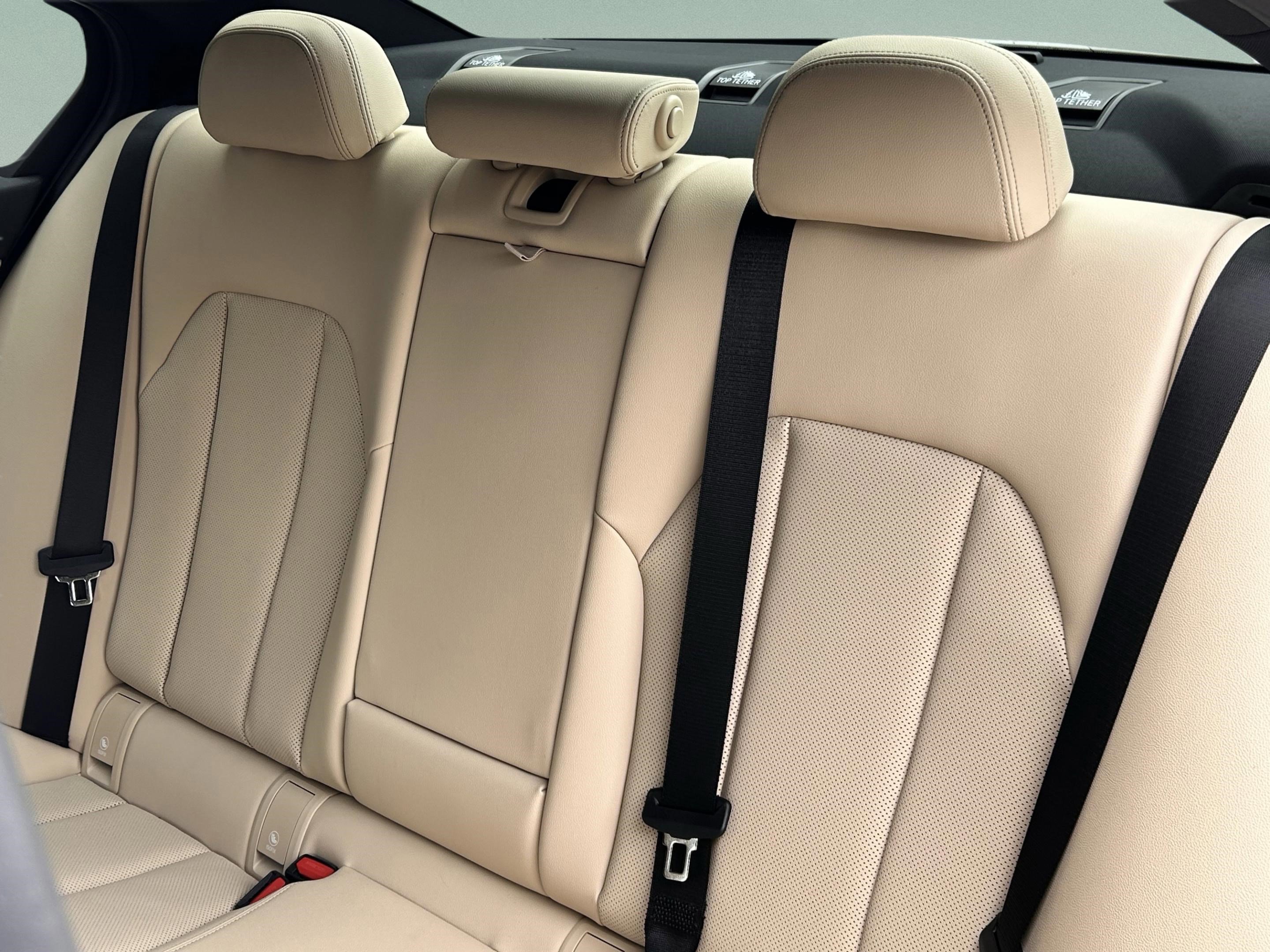 Used 2026 BMW 330i Sedan w/ Premium Package image 24