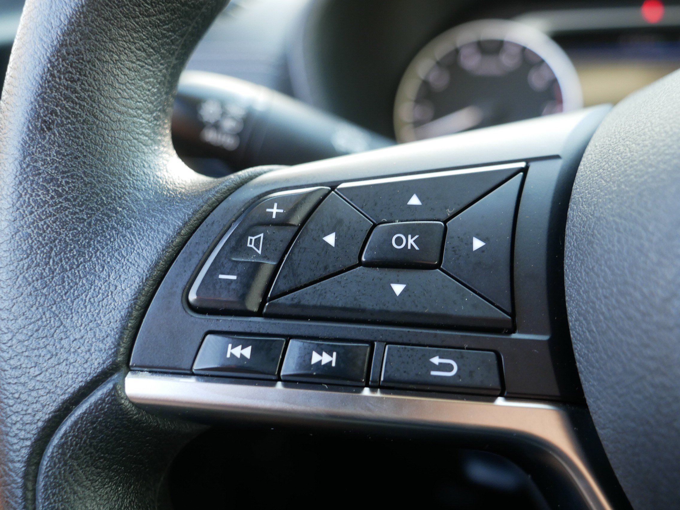 Certified 2024 Nissan Sentra SV FWD image 28