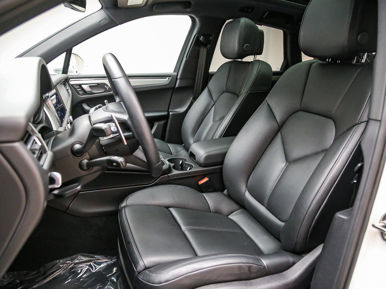 Certified 2026 Porsche Macan AWD/4WD image 38