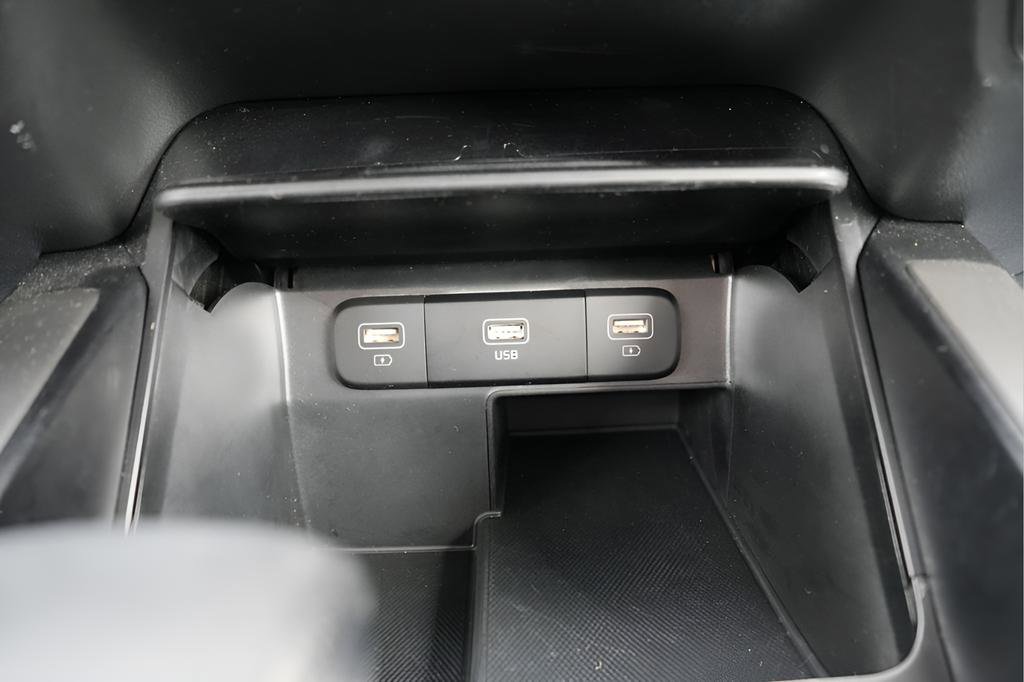 Used 2023 Kia Sorento LX AWD/4WD image 33