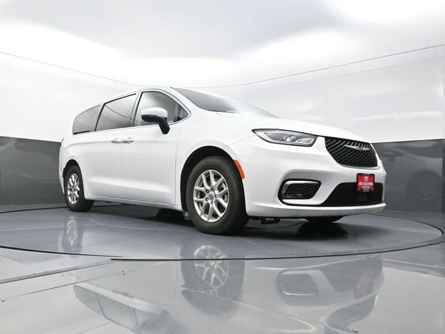 Used 2023 Chrysler Pacifica Touring-L FWD image 21