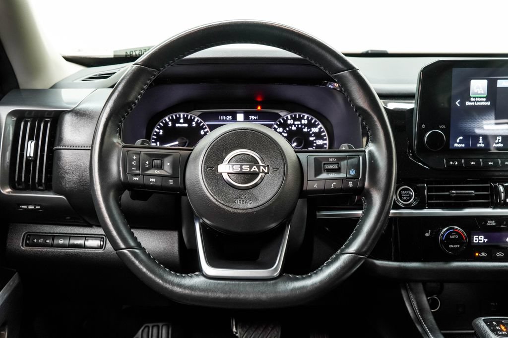 Used 2023 Nissan Pathfinder SL AWD/4WD image 22